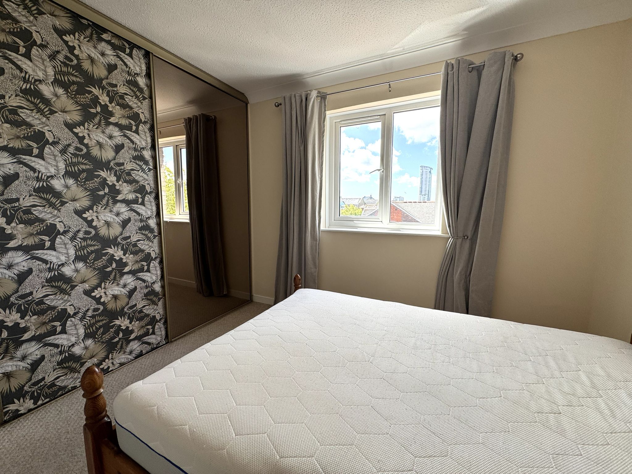 Flat Abernethy Quay in Castle
