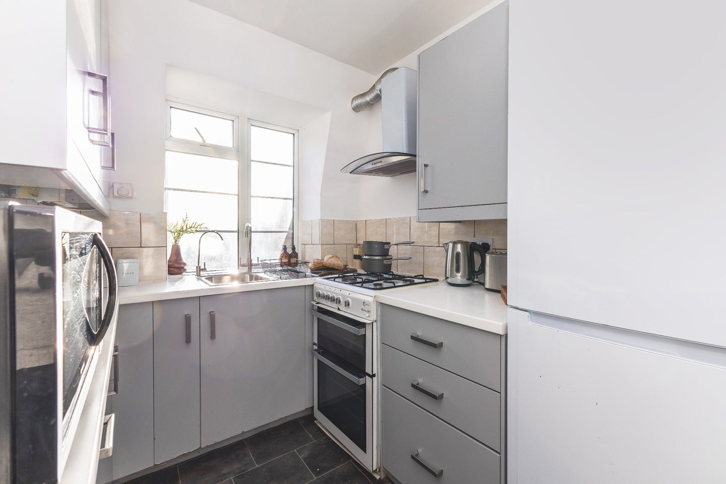 Room Grosvenor Court in Greater London