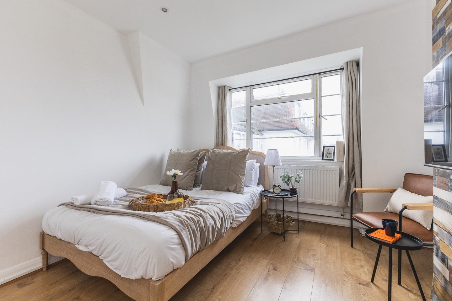 Room Grosvenor Court in Greater London