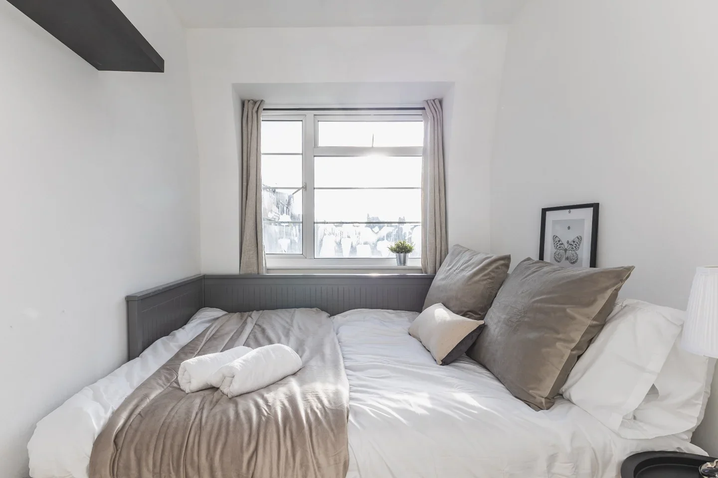 Room Grosvenor Court in Greater London