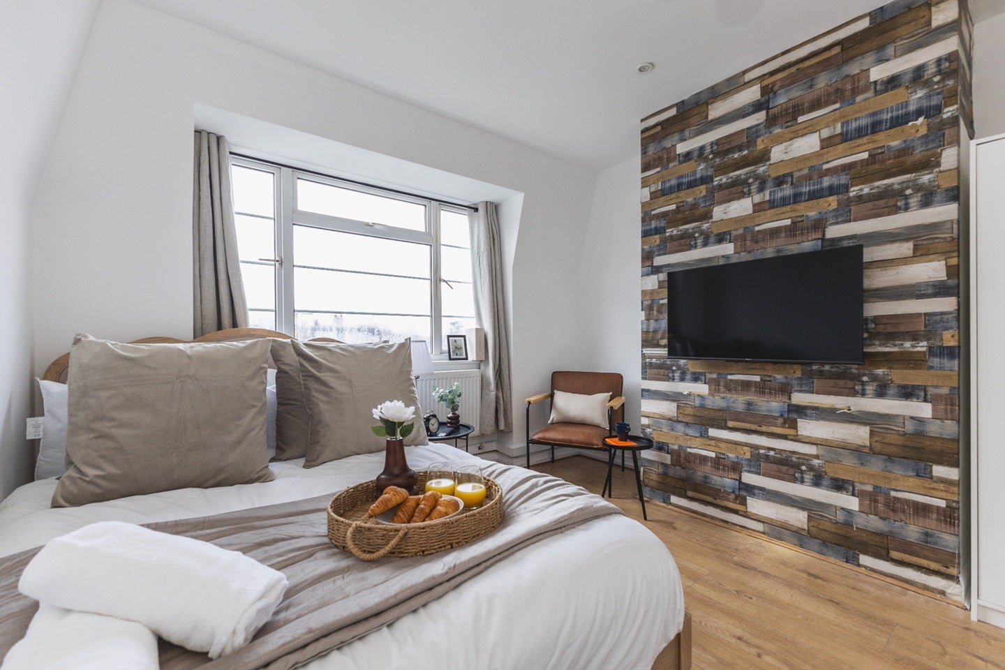 Room Grosvenor Court in Greater London