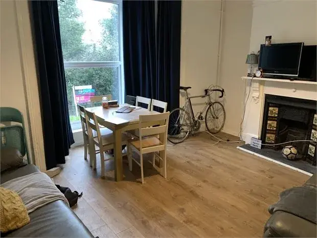 Room Bryn-y-mor Crescent in Swansea