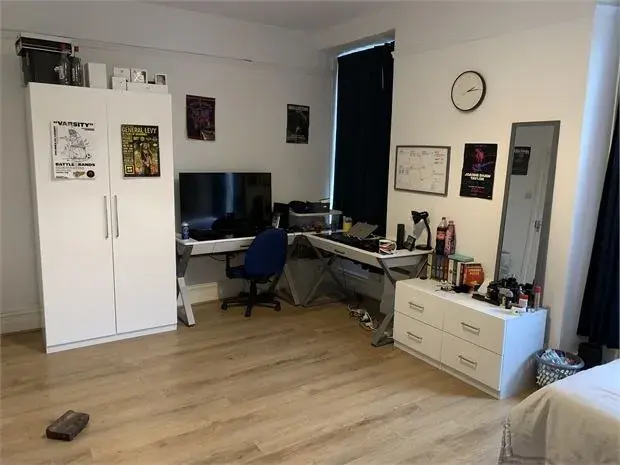 Room Bryn-y-mor Crescent in Swansea