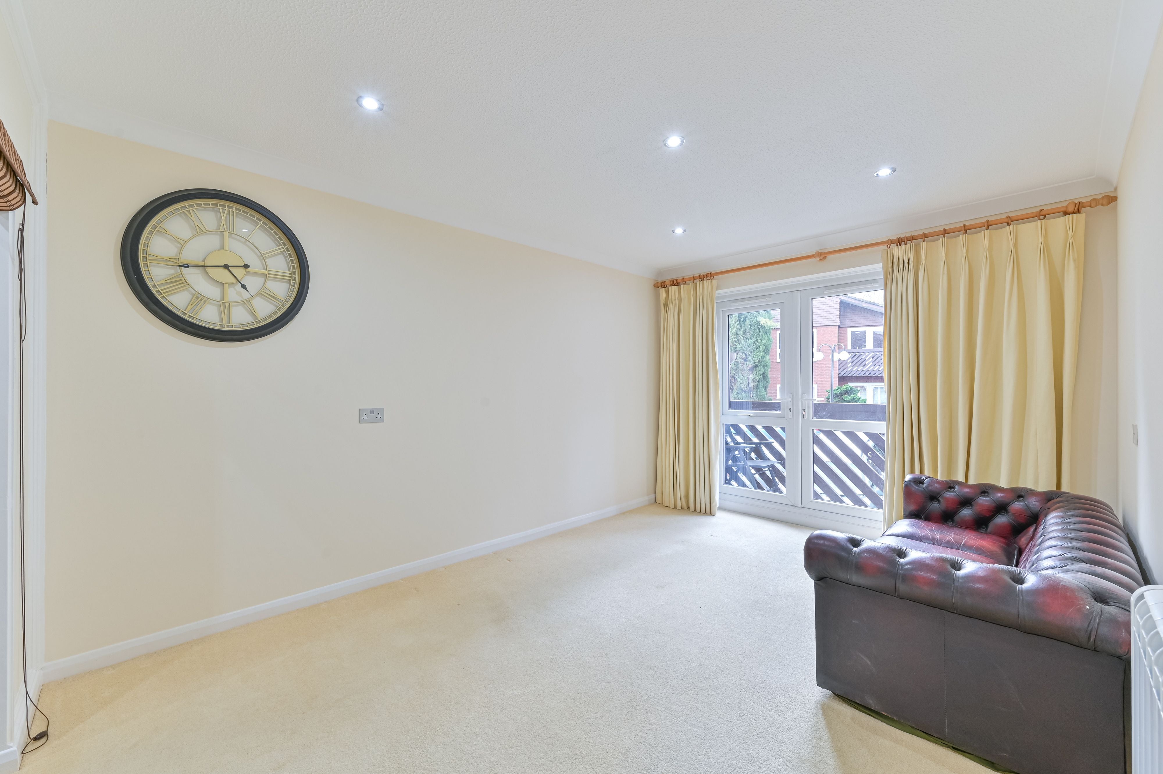 Flat Lords Close in Greater London