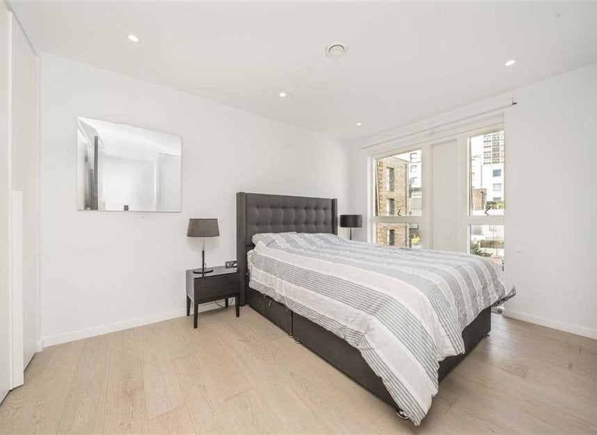 Flat Bevenden Street in Greater London