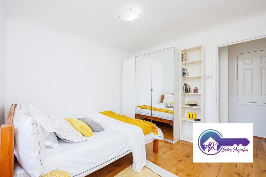 House Linwood Close in Greater London