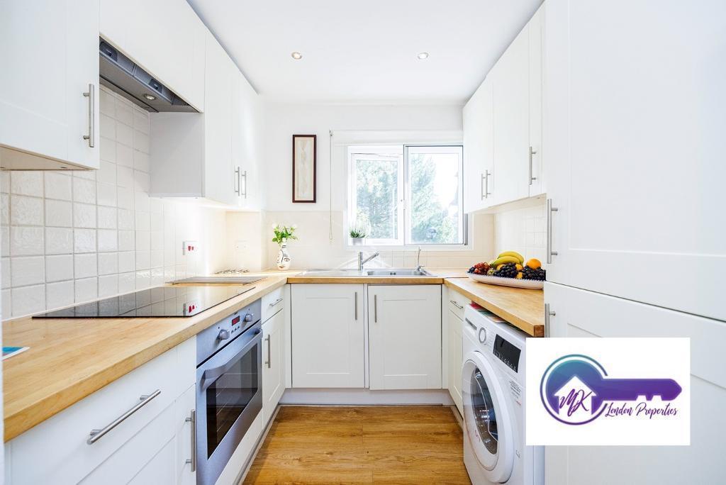 House Linwood Close in Greater London