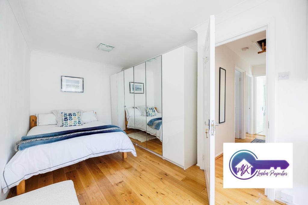 House Linwood Close in Greater London