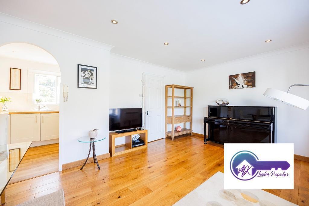 House Linwood Close in Greater London