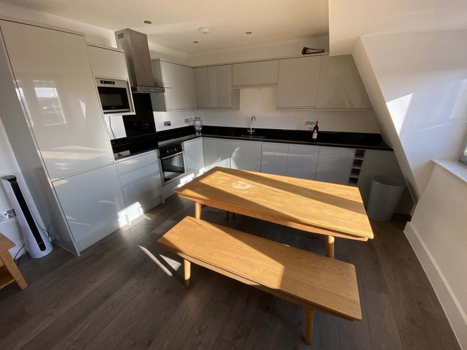 Flat Walnut Tree Close in Guildford
