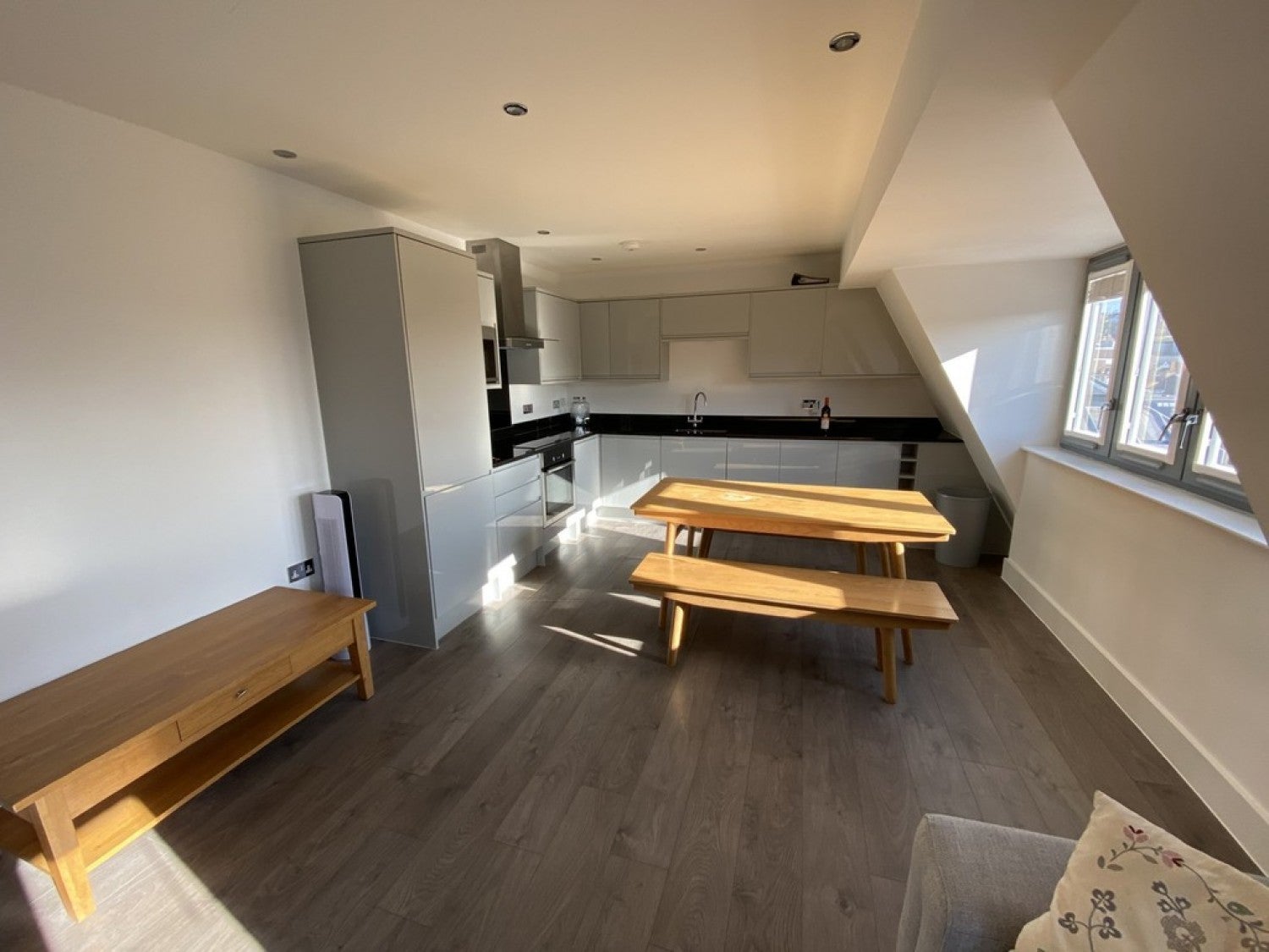 Flat Walnut Tree Close in Guildford