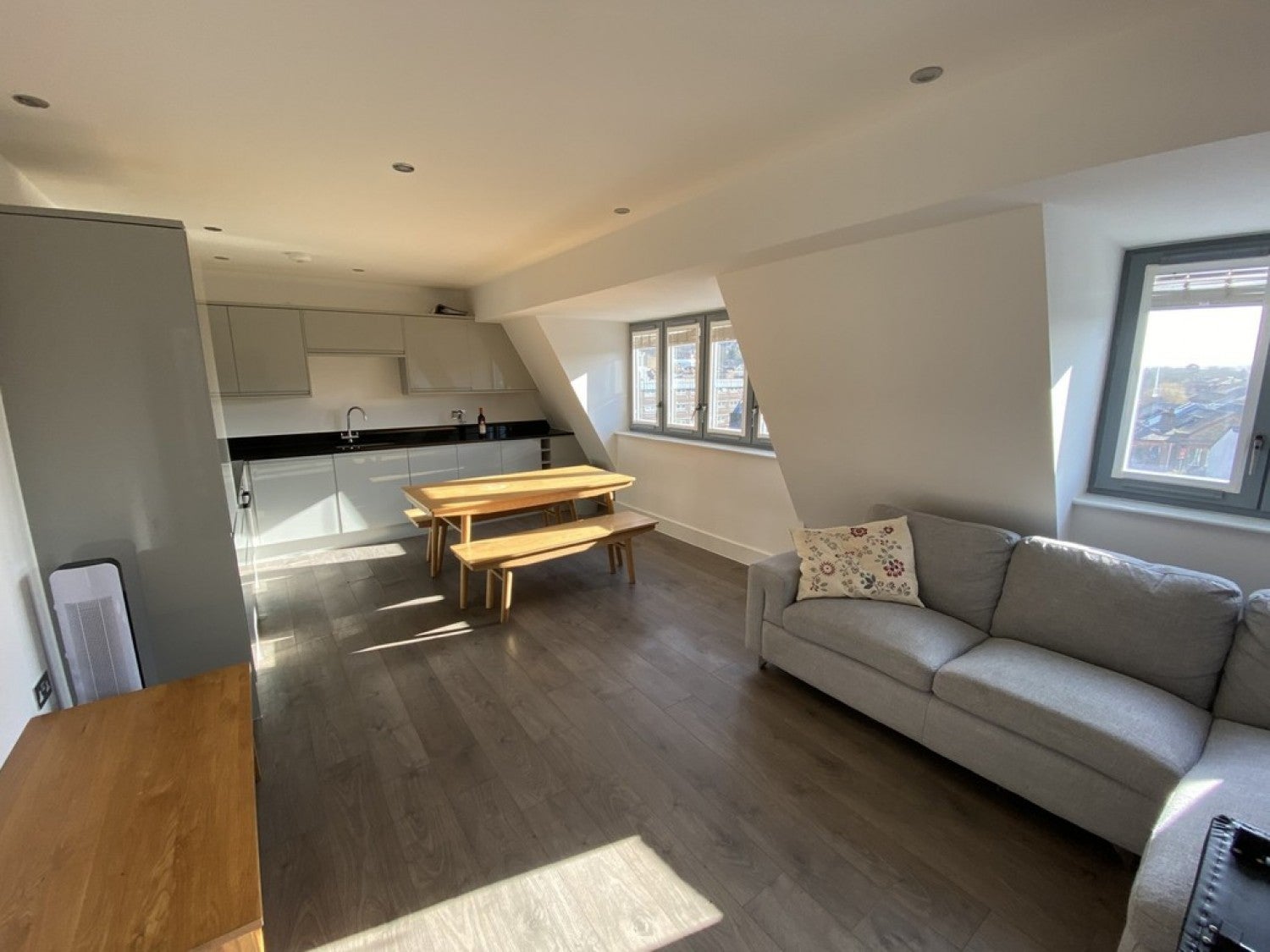 Flat Walnut Tree Close in Guildford
