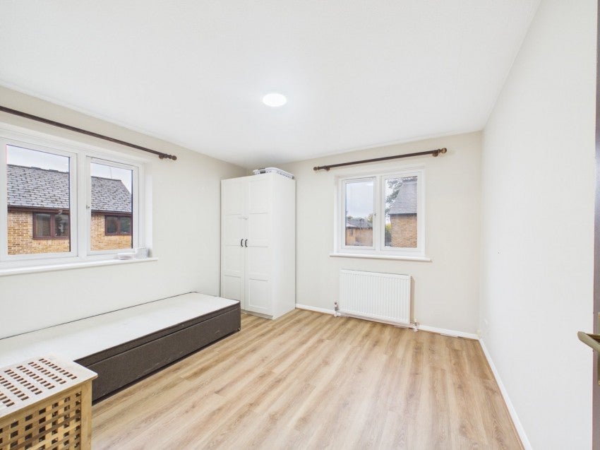 Flat George Street in Borough of Spelthorne