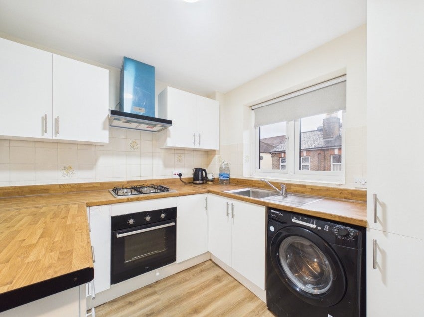 Flat George Street in Borough of Spelthorne