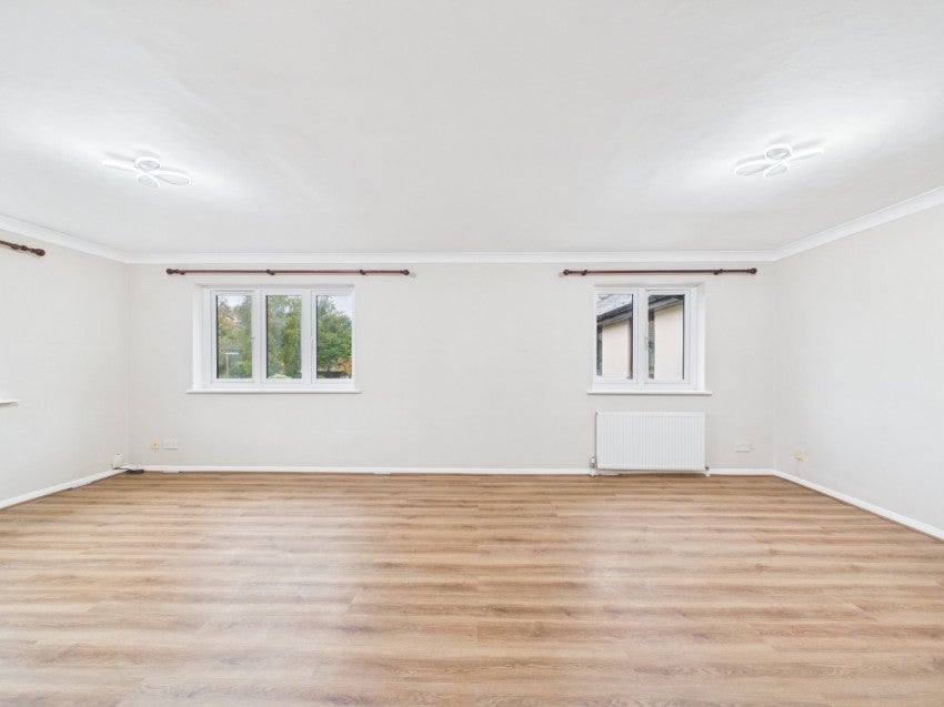 Flat George Street in Borough of Spelthorne