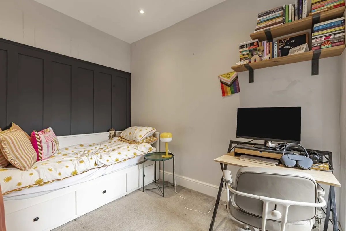 Flat Kingston Road in Greater London