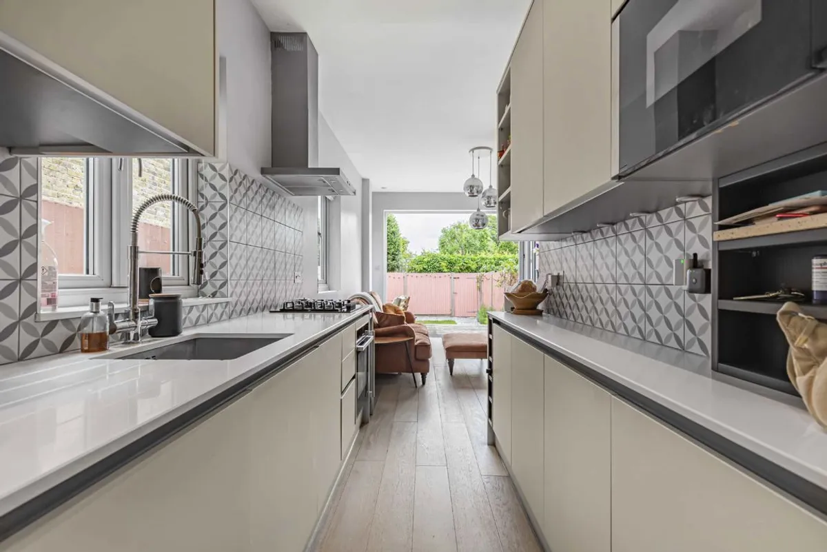 Flat Kingston Road in Greater London