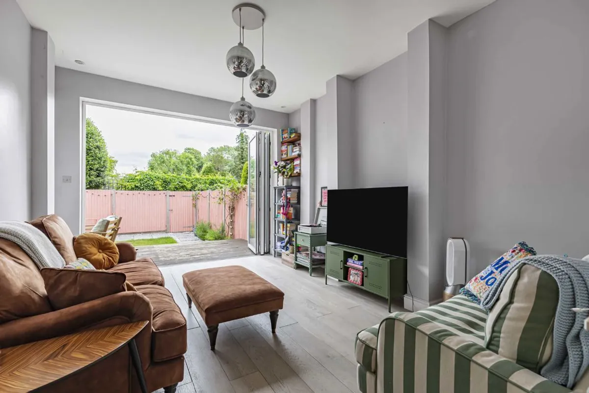 Flat Kingston Road in Greater London