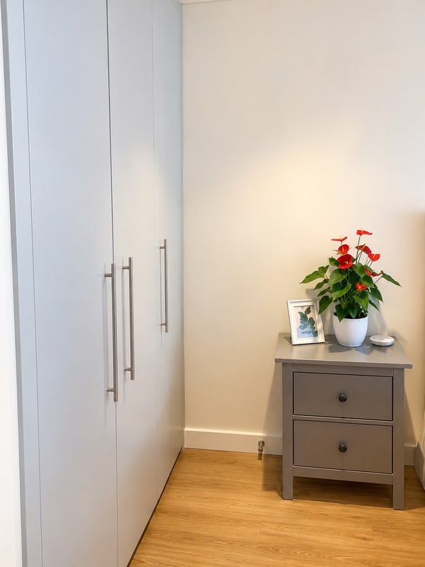 Room Weaver Walk in Greater London