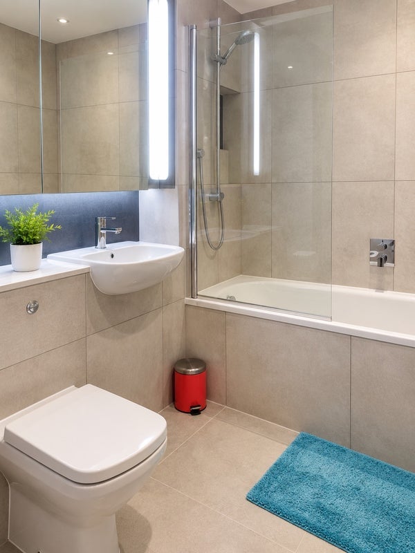 Room Weaver Walk in Greater London