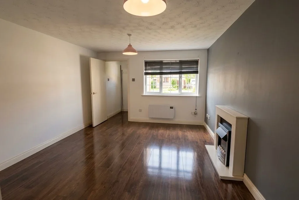 Flat Claverley Green in Luton