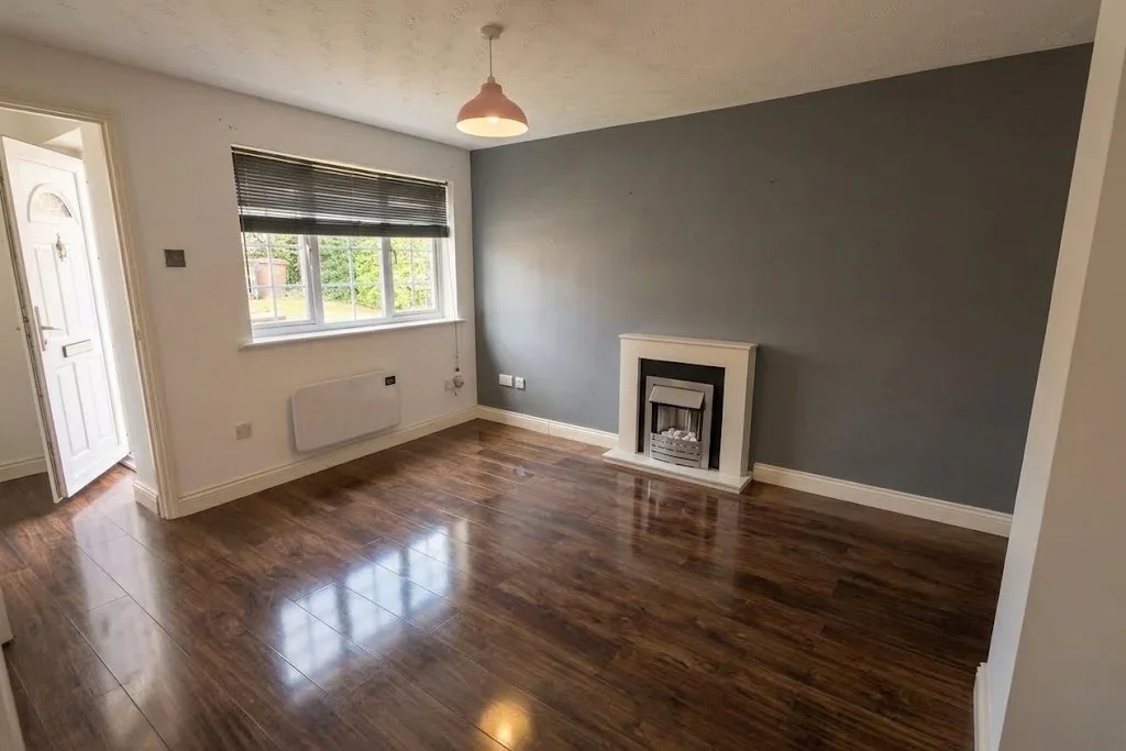 Flat Claverley Green in Luton