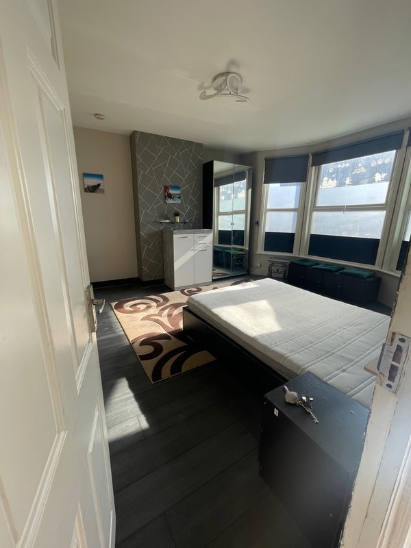 Flat Vansittart Road in Greater London