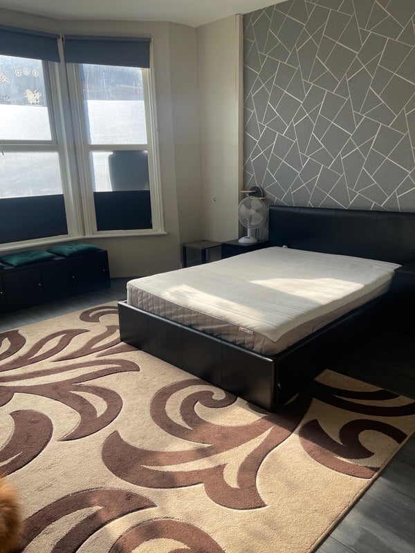 Flat Vansittart Road in Greater London