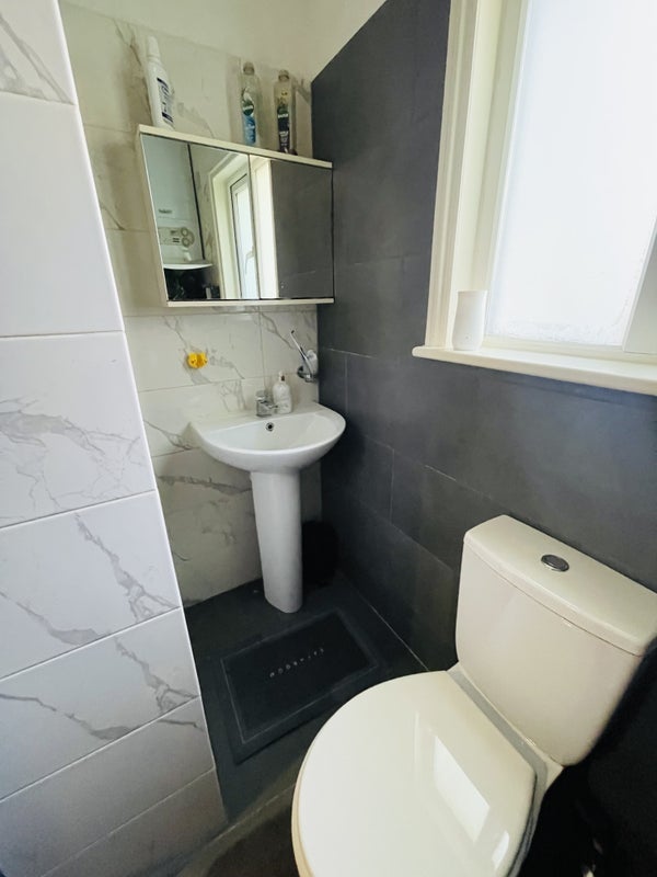 Flat Vansittart Road in Greater London