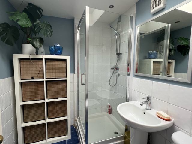 Room Brookview Road in Greater London