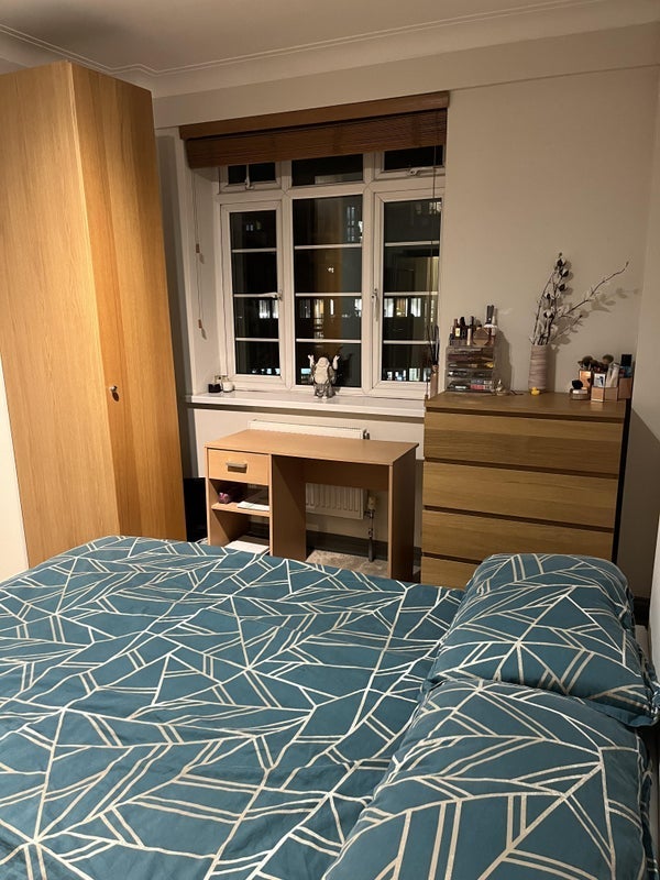 Room Primrose Hill Road in Greater London