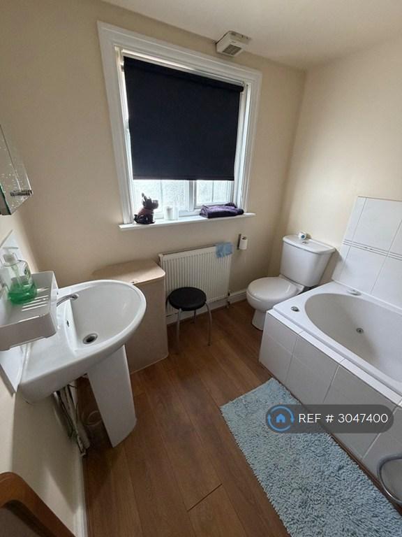 Room Wentworth Close in Greater London