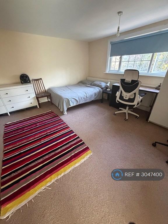 Room Wentworth Close in Greater London