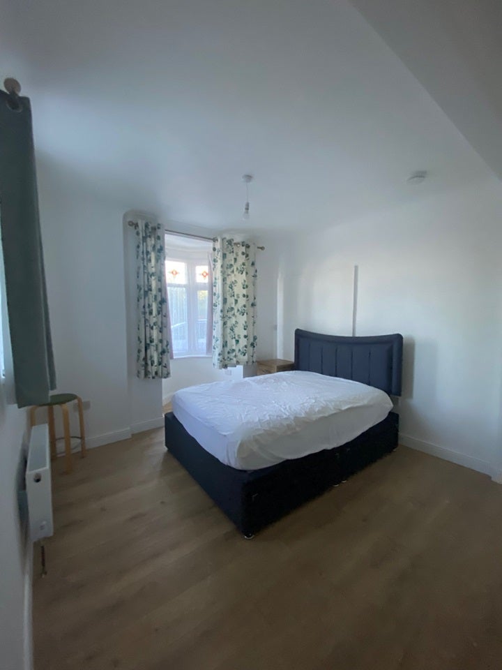 Flat Ashburton Avenue in Greater London