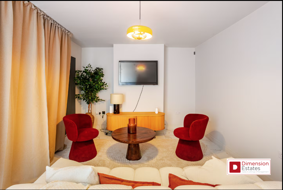 Flat Wyllen Close in Greater London