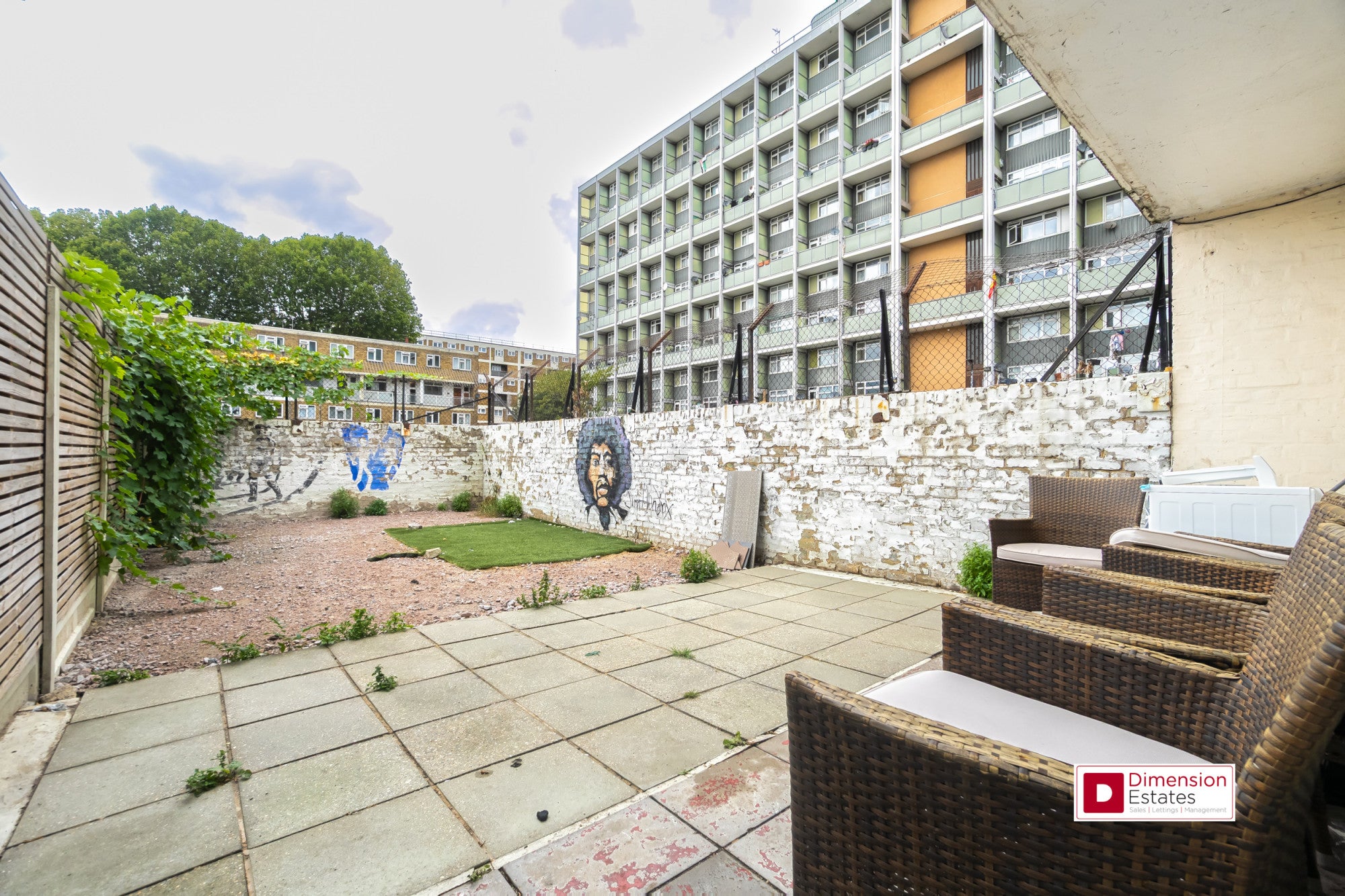 Flat Wyllen Close in Greater London