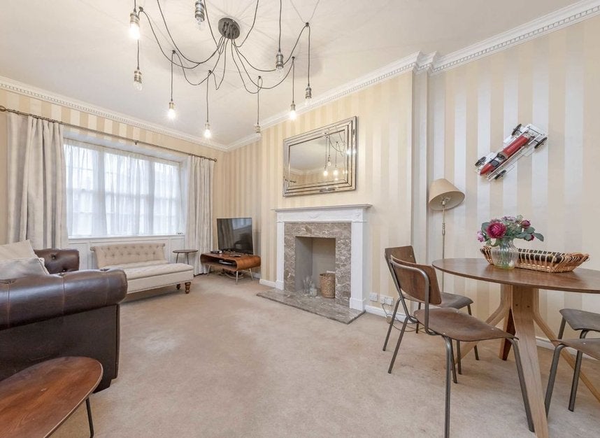 Flat Upper Grosvenor Street in City of Westminster