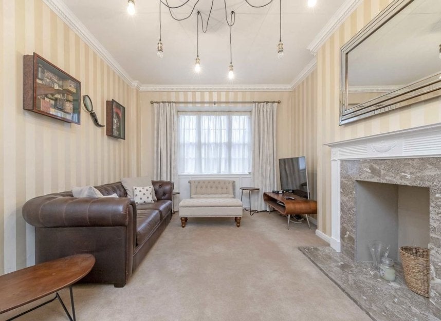 Flat Upper Grosvenor Street in City of Westminster