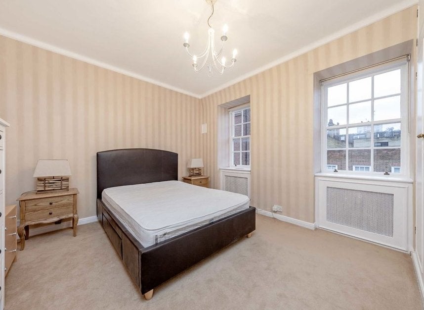 Flat Upper Grosvenor Street in City of Westminster