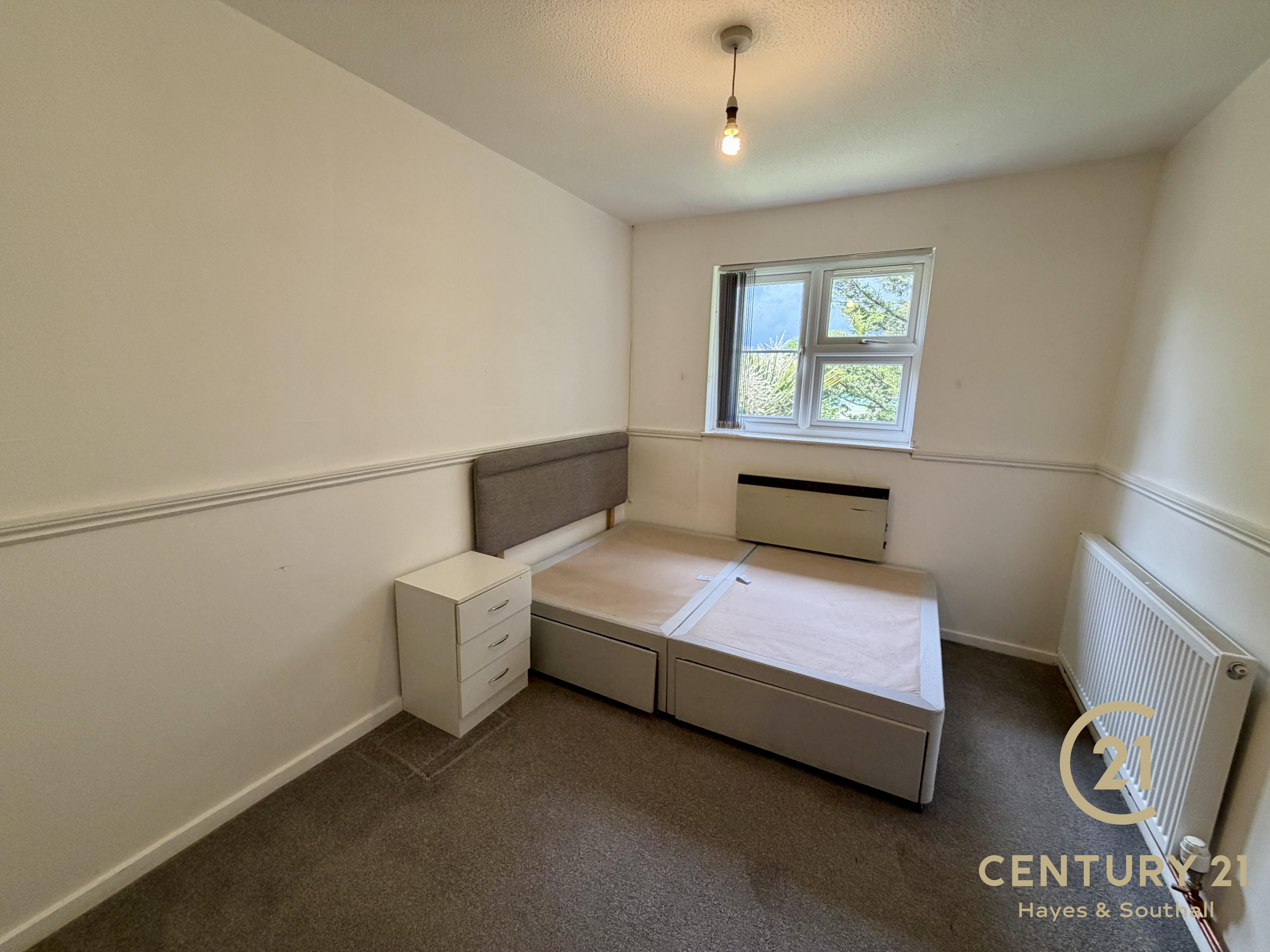 Flat Clarkes Drive in Greater London