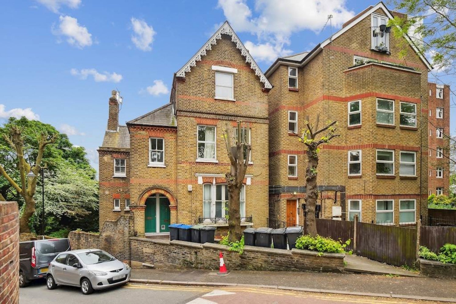 Flat Harold Road in Greater London