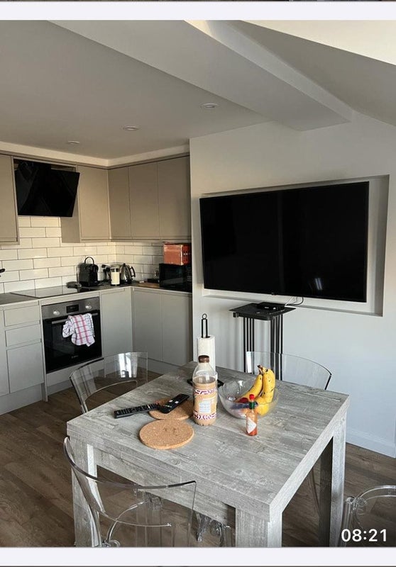 Room Heathfield Road in Greater London
