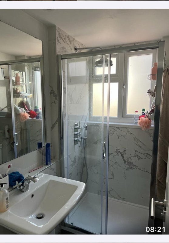 Room Heathfield Road in Greater London