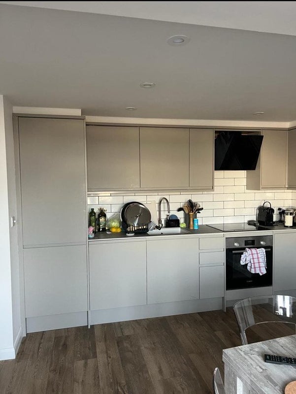 Room Heathfield Road in Greater London
