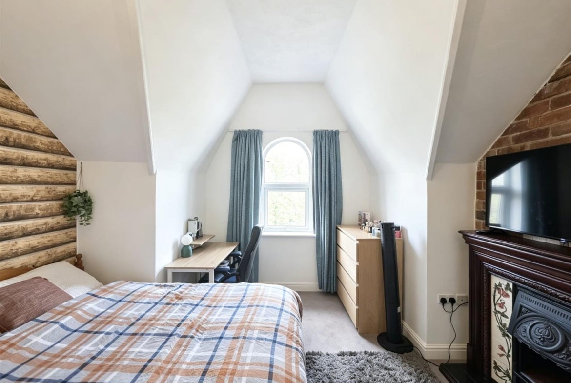 House Carr View Avenue in Doncaster