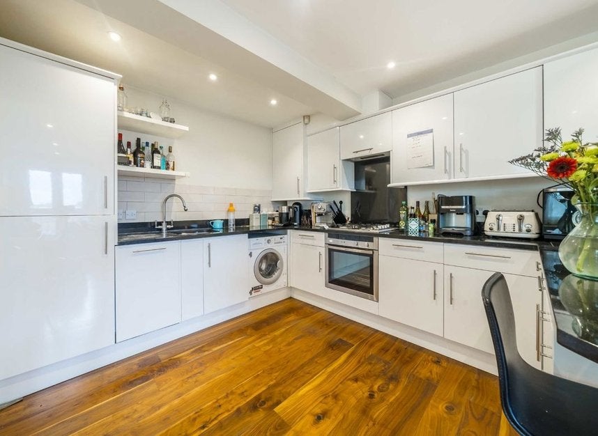 Flat Goldhawk Road in Greater London