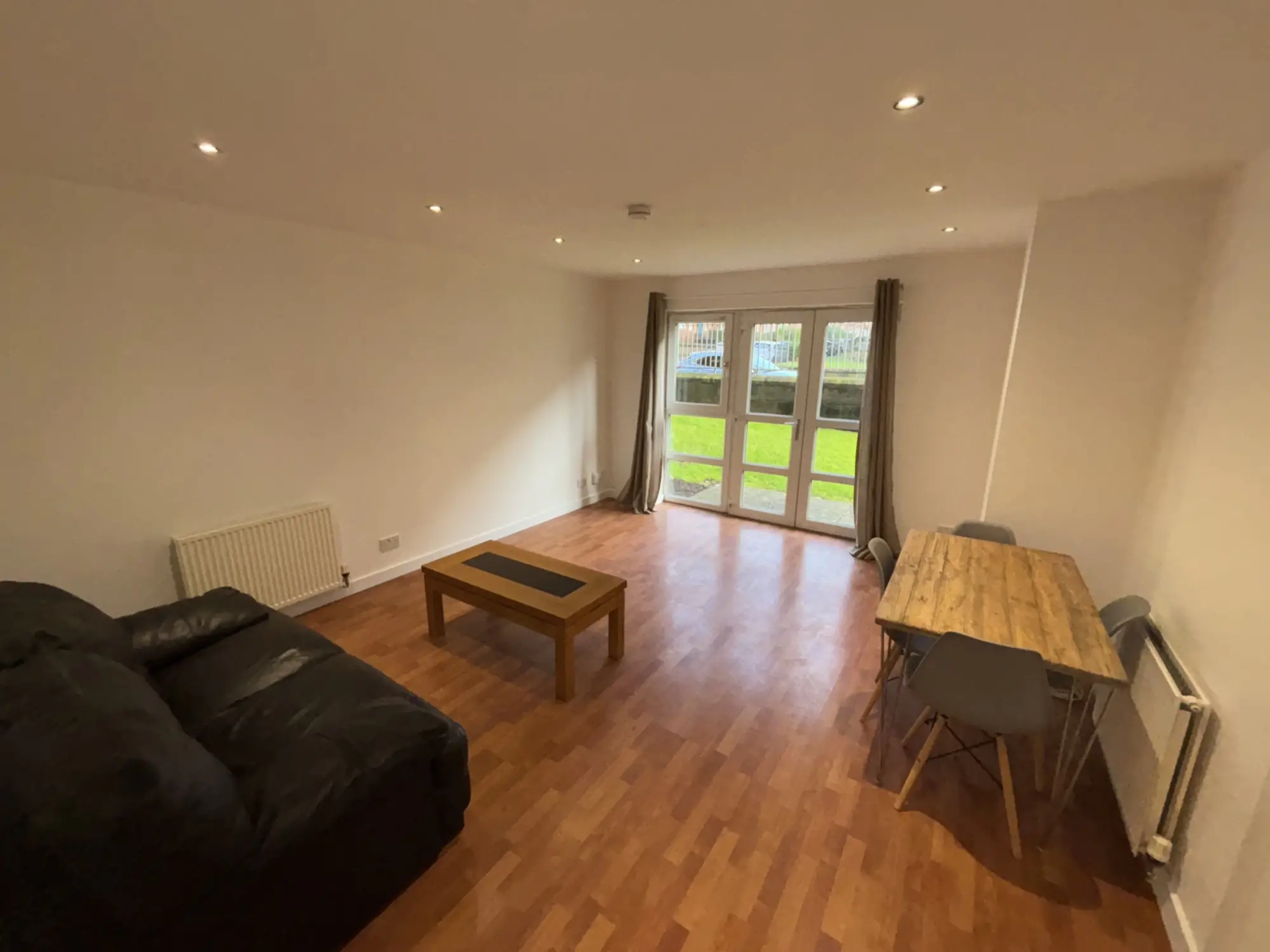 Flat Whitehill Place in Glasgow