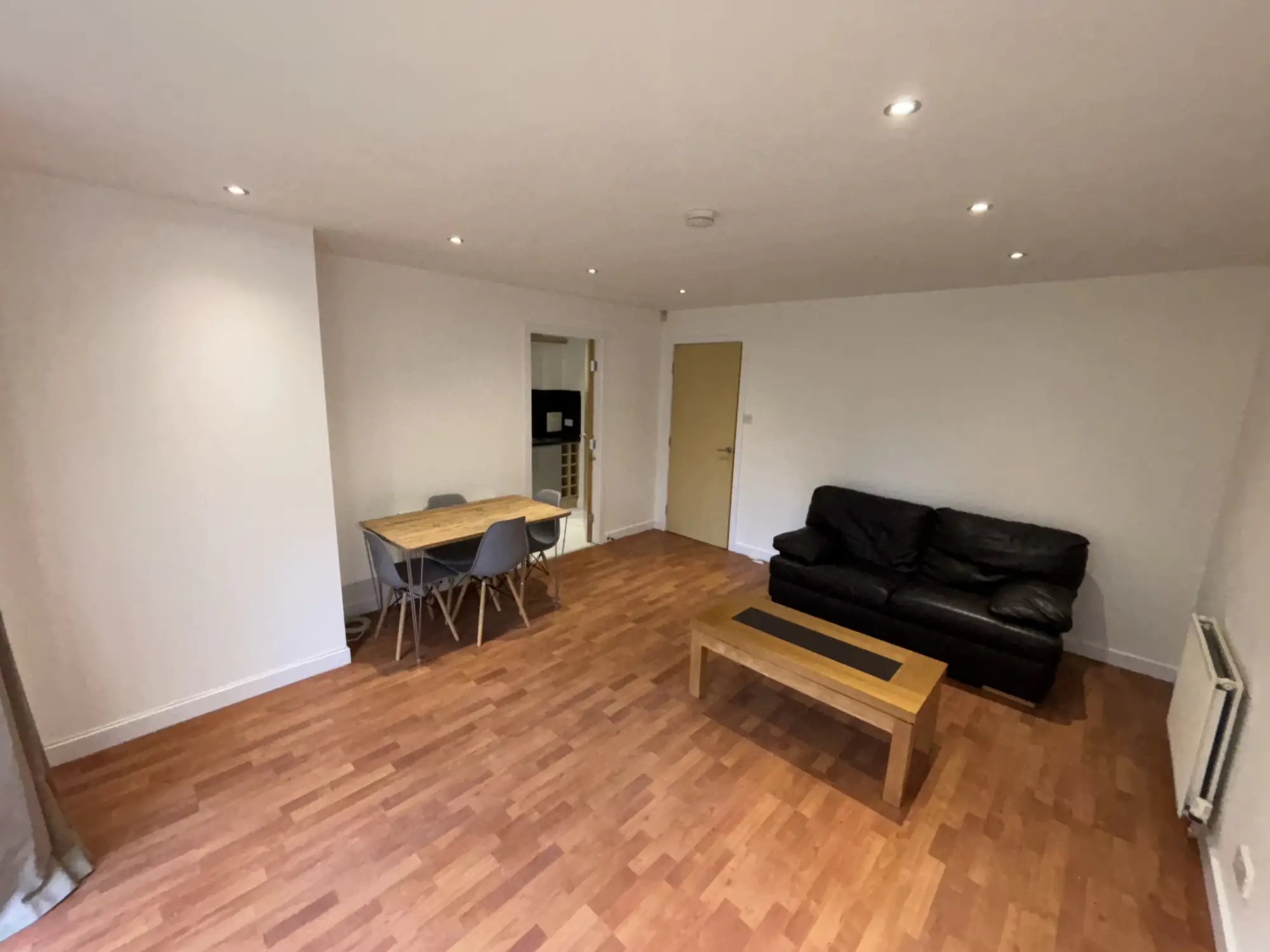 Flat Whitehill Place in Glasgow