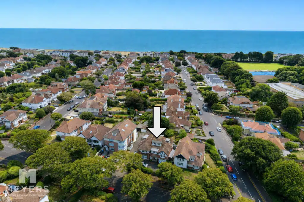 Flat Wentworth Avenue in Bournemouth