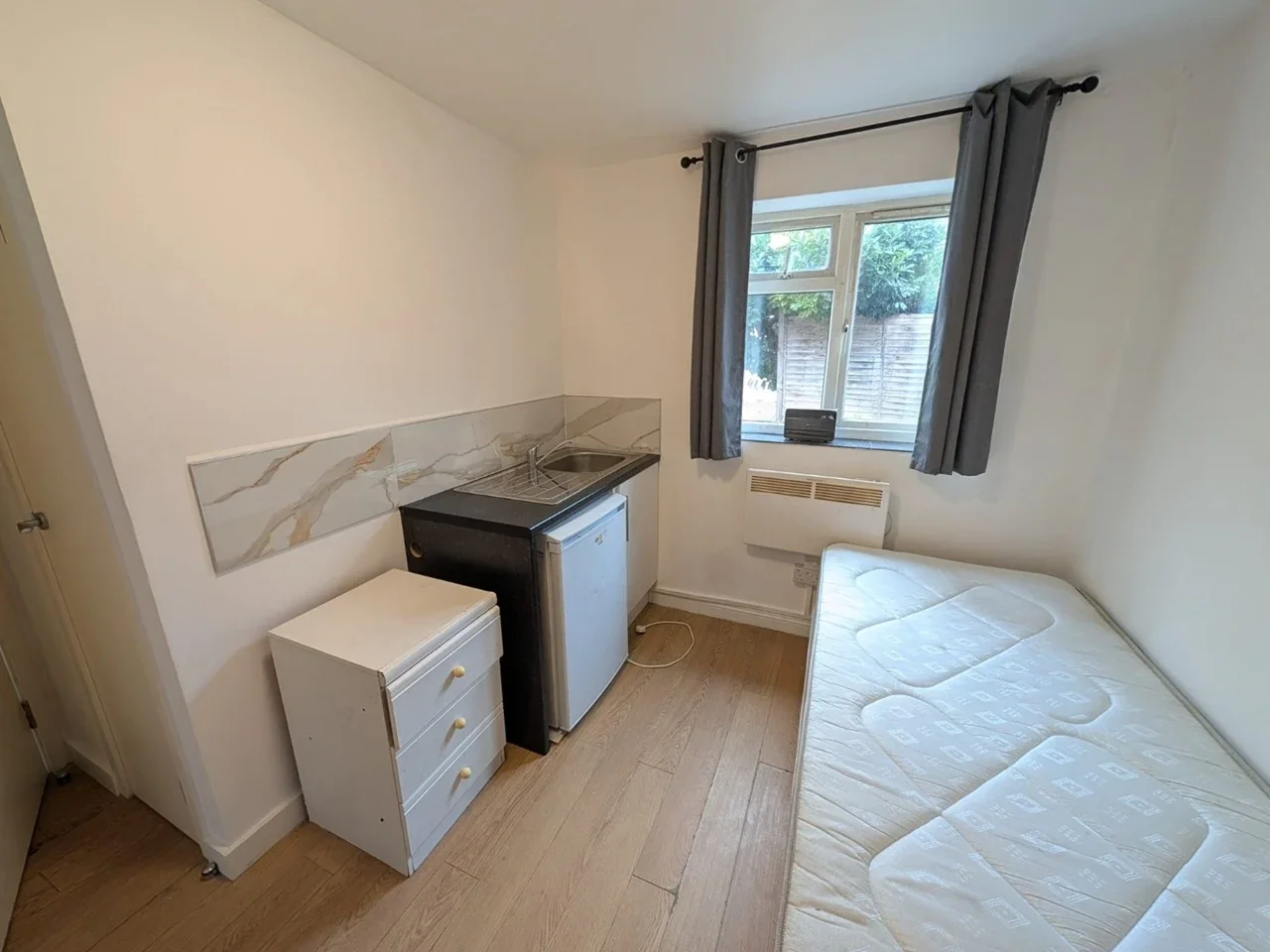 Flat Watling Avenue in Greater London